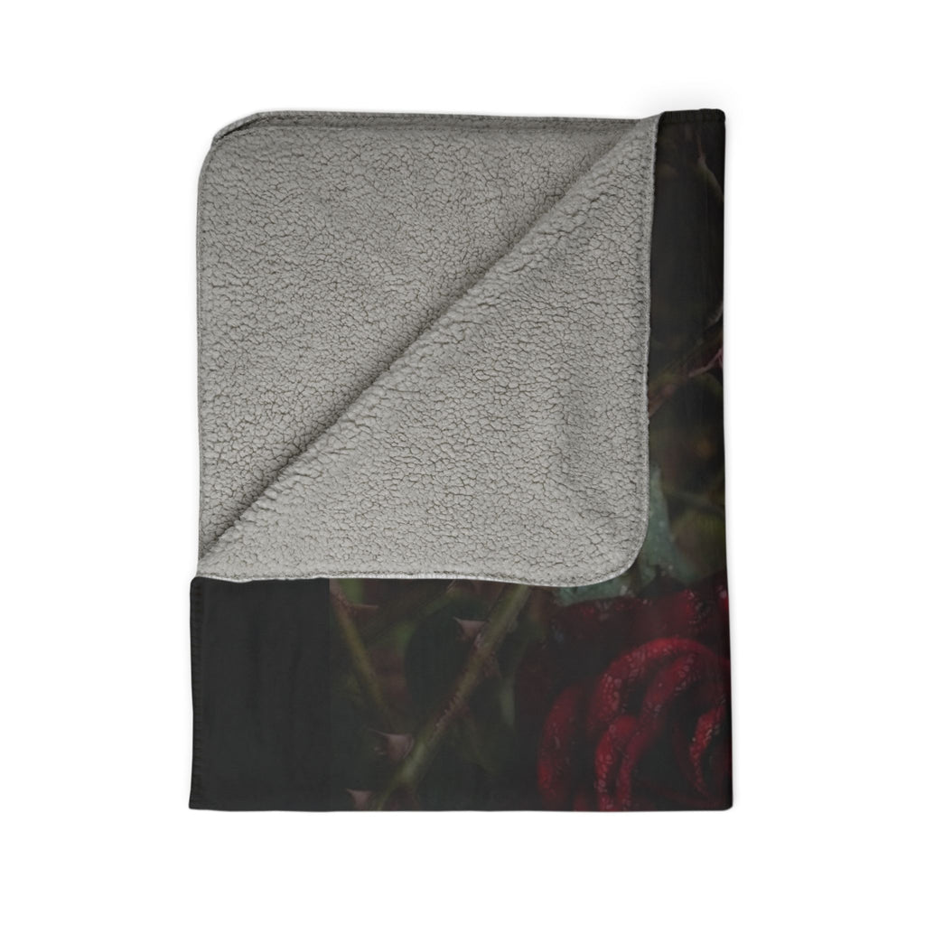 Gothic Rose Sherpa Blanket – Cozy Fleece Throw | Dark Aesthetic Room Decor Gift